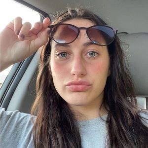 Meet your Posher, Carolina